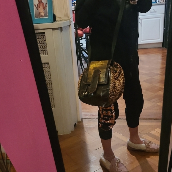 Handbags - HP🔥🔥🔥Gorgeous Vintage animal print crossbody / shoulder bag